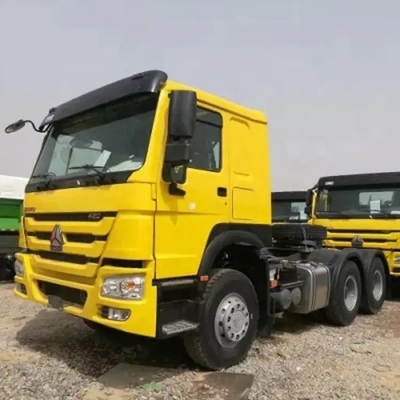 Sospensione pneumatica Sedile del conducente Sinotruk HOWO A7 Tractor Truck 6X4 371HP pneumatico certificato GCC