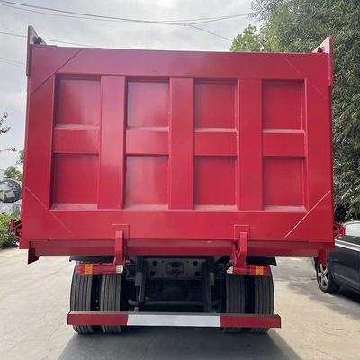 Sinotruck HOWO Pneumatici 315 80 22,5 60 tonnellate HP 380 Euro2 375HP 4X4 8X4 Camionetto di scarico a gomma usato