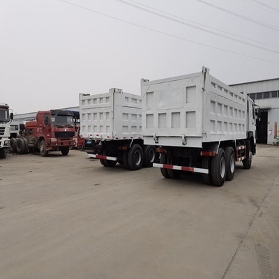 Sinotruck HOWO Pneumatici 315 80 22,5 60 tonnellate HP 380 Euro2 375HP 4X4 8X4 Camionetto di scarico a gomma usato