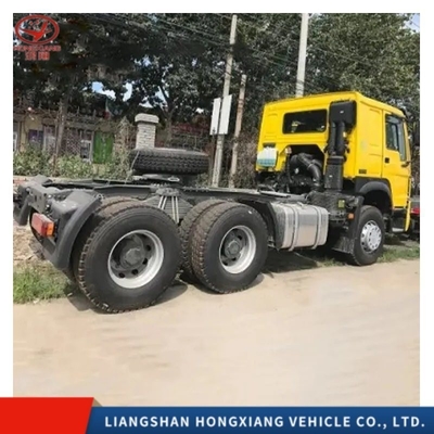 6X4 Diesel Multiple Forward Gears Sinotruk HOWO Truck trattore con capacità del motore&gt; 8L