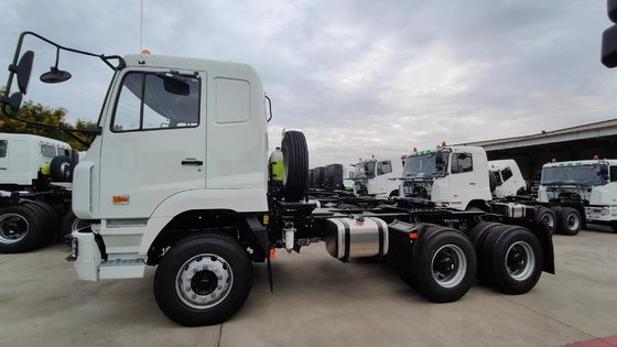Camion con testa di rimorchio di 25 tonnellate/Camion con testa di trattore/Camion con testa di trattore/Camion HOWO/Camion pesante con 1 pneumatico certificato GCC