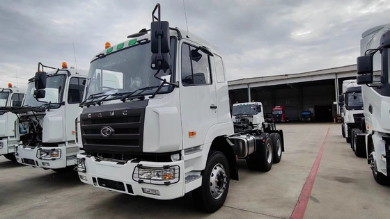 Camion con testa di rimorchio di 25 tonnellate/Camion con testa di trattore/Camion con testa di trattore/Camion HOWO/Camion pesante con 1 pneumatico certificato GCC
