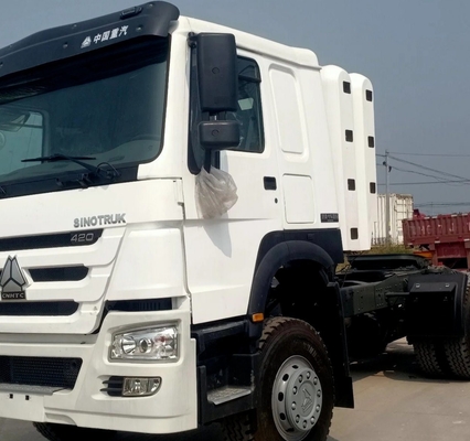 Shacman F3000 6X4 385-440HP Truck trattore nel mercato del CCG con e pneumatici certificati GCC