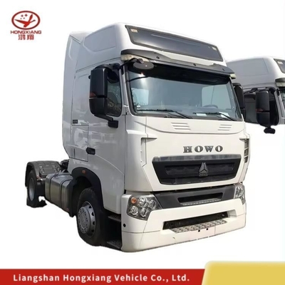 Hot HOWO T7 6X4 trattore a metano Capacità del motore del camion&gt; 8L e 1 anno di servizio post-vendita