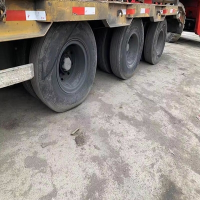 Camion rimorchiato Camion rimorchiato a tre assi Camion trasportatore di container Camione da 60 tonnellate 13m Pneus 12r22.5