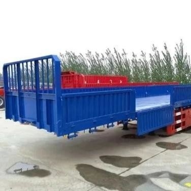 Semirimorchio a tre assi a recinzione auto-dumping con sistemi di sospensione di tipo braccio e braccio croce