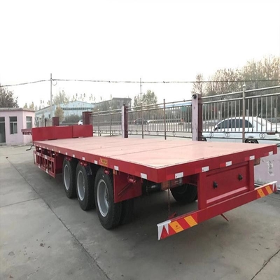 Camion semi-remolante a tre assi a letto basso con ascensore idraulico e collo d'oca