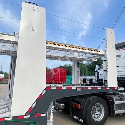 Veicolo di carico a due assi semirimorchio per il trasporto di prodotti commerciali